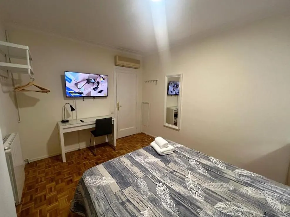 Bed & Breakfast Alojamiento Villaroel Barcelona