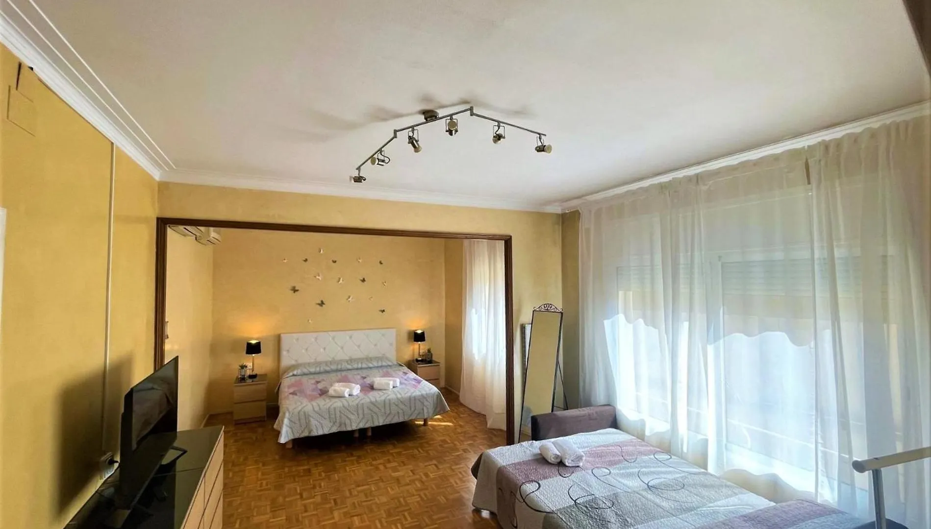Bed & Breakfast Alojamiento Villaroel Barcelona