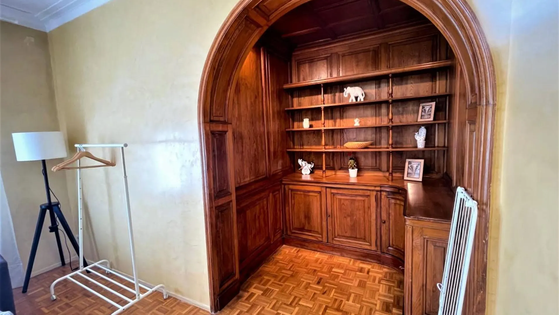Bed & Breakfast Alojamiento Villaroel Barcelona Spain