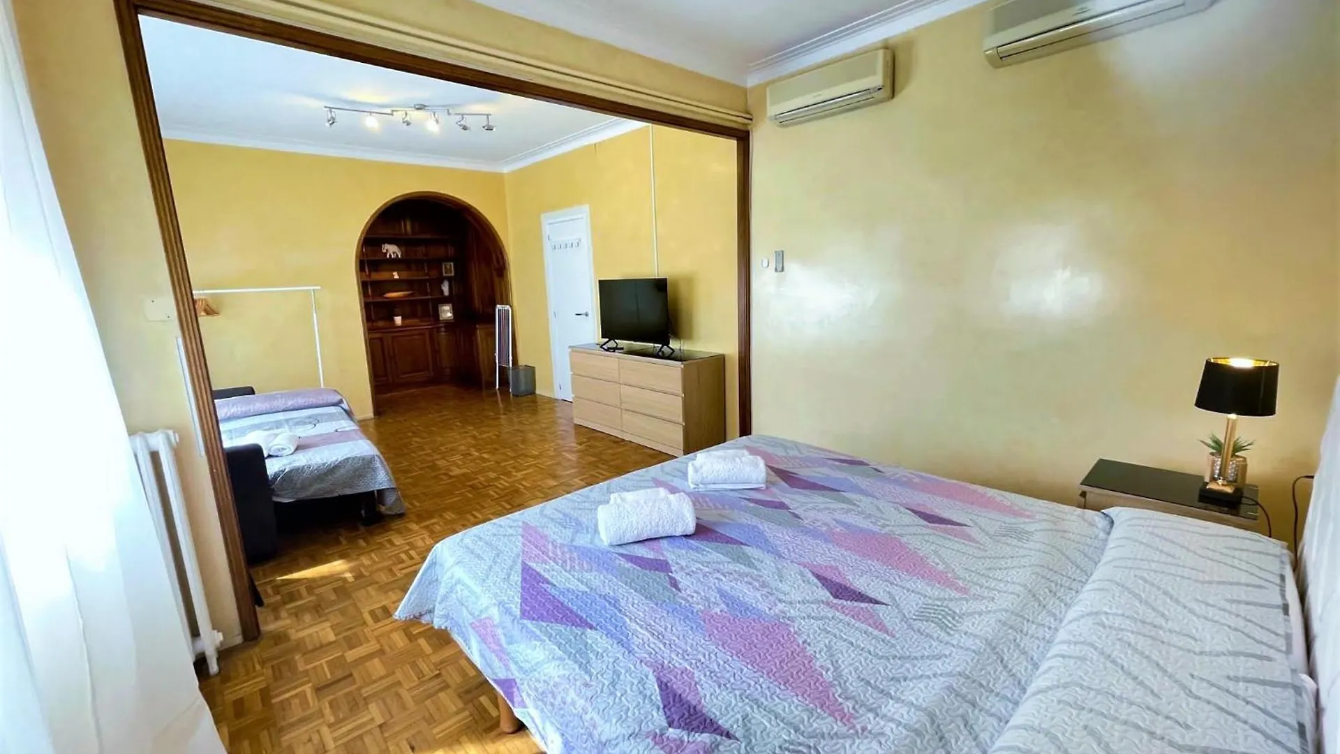 Bed & Breakfast Alojamiento Villaroel Barcelona