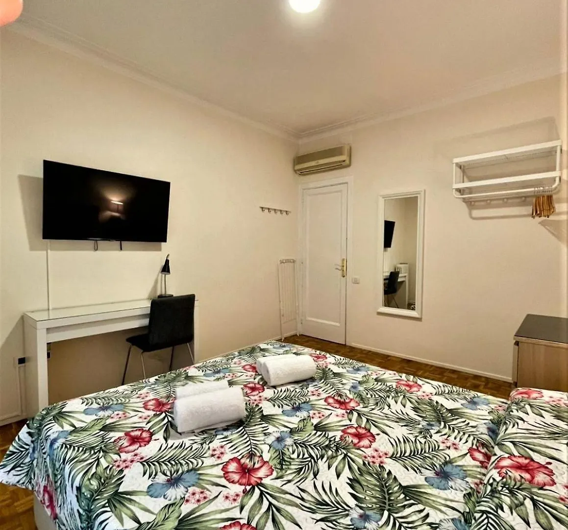 Bed & Breakfast Alojamiento Villaroel Barcelona Spain